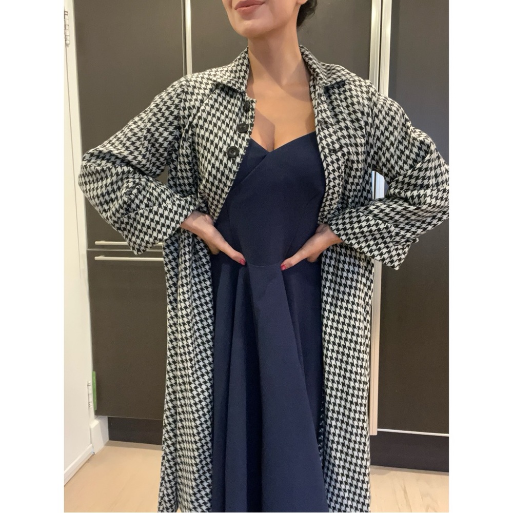 43" Swing Coat in Houndstooth by The Seamstress of Bloomsbury - Picture 3 of 5